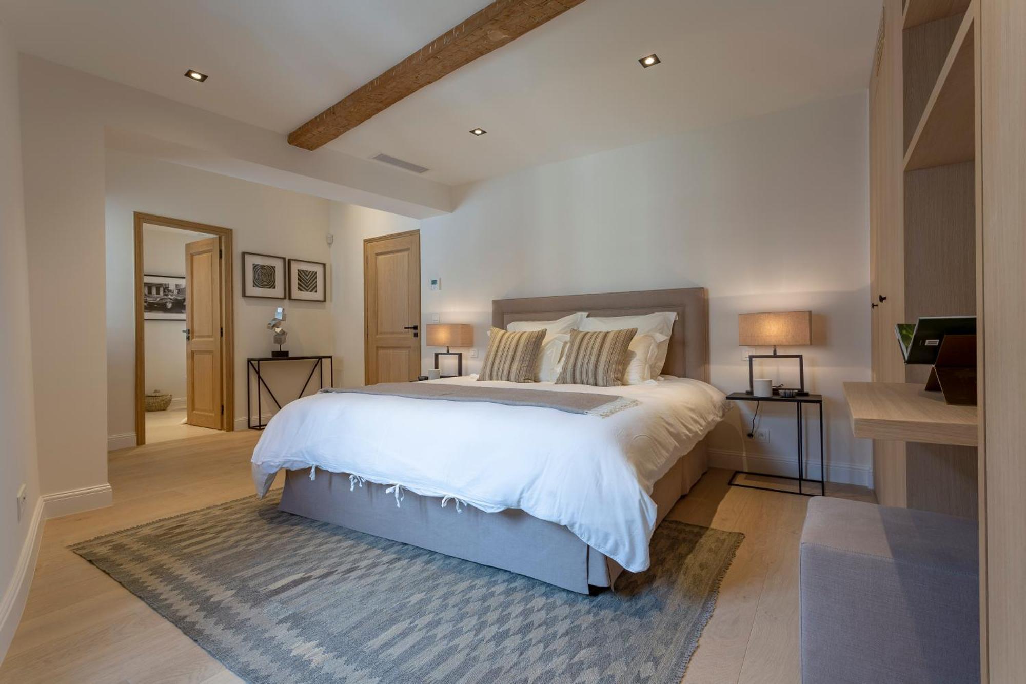 Luxury Retreats Apartahotel 4*
